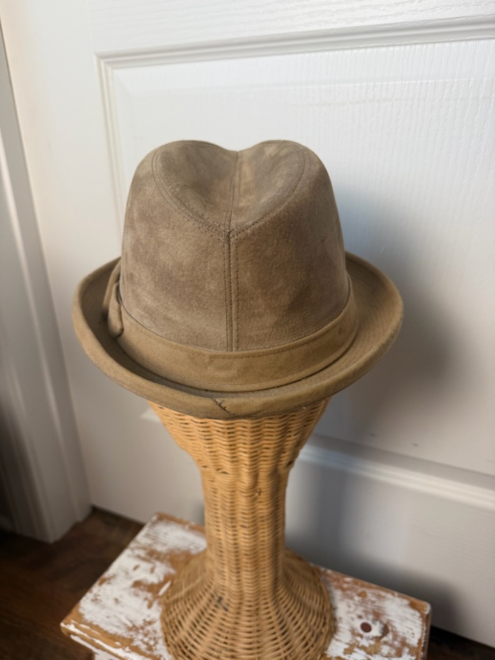 Vintage Dobbs Genuine Suede Fedora Hat – Classic Tan| Made in USA - Picture 2 of 7